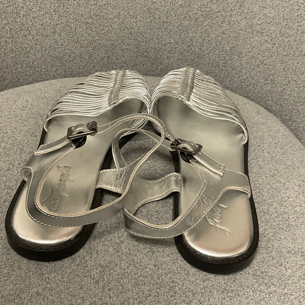 Free People Metallic Silver Sandals - Picture 5 of 5